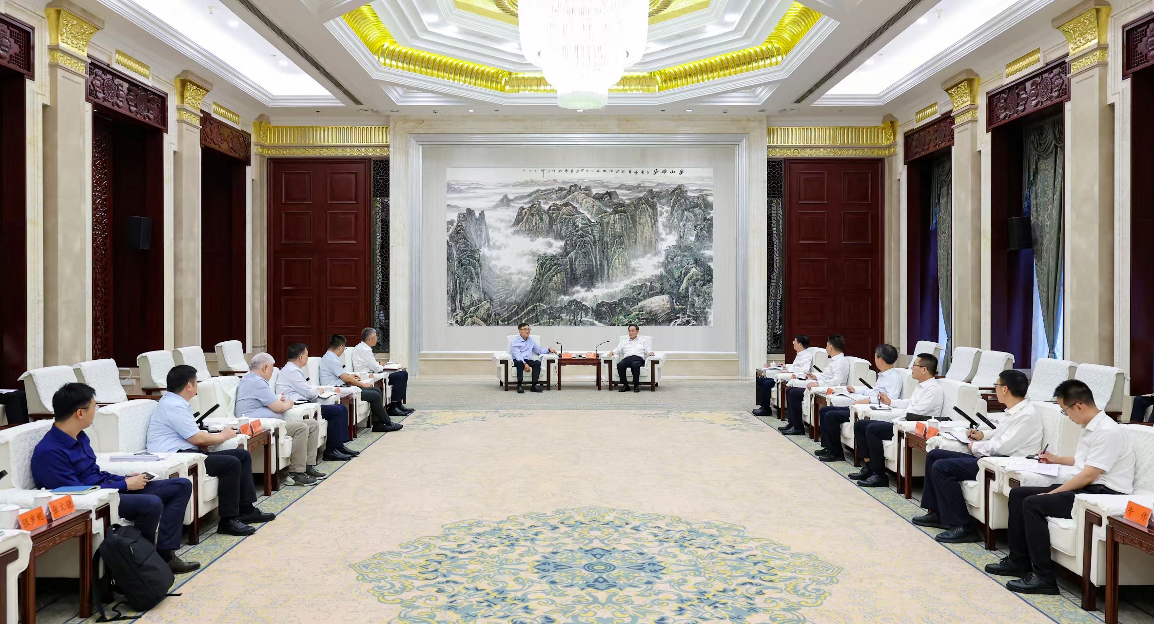 贵州省委书记徐麟会见pg官方首页动力董事长刘天文一行
